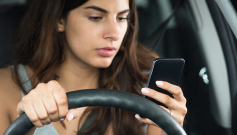 Cellulari alla guida: facciamo chiarezza
